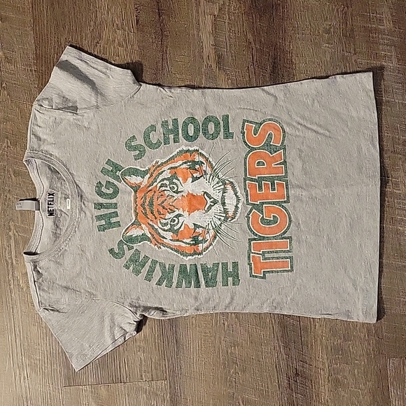 Stranger Things Hawkins High Stranger t-shirt XL/14-16 NWOT - Picture 1 of 1
